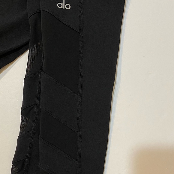 Alo Yoga Block High Waist Leggings Size Medium- EUC - Picture 5 of 9